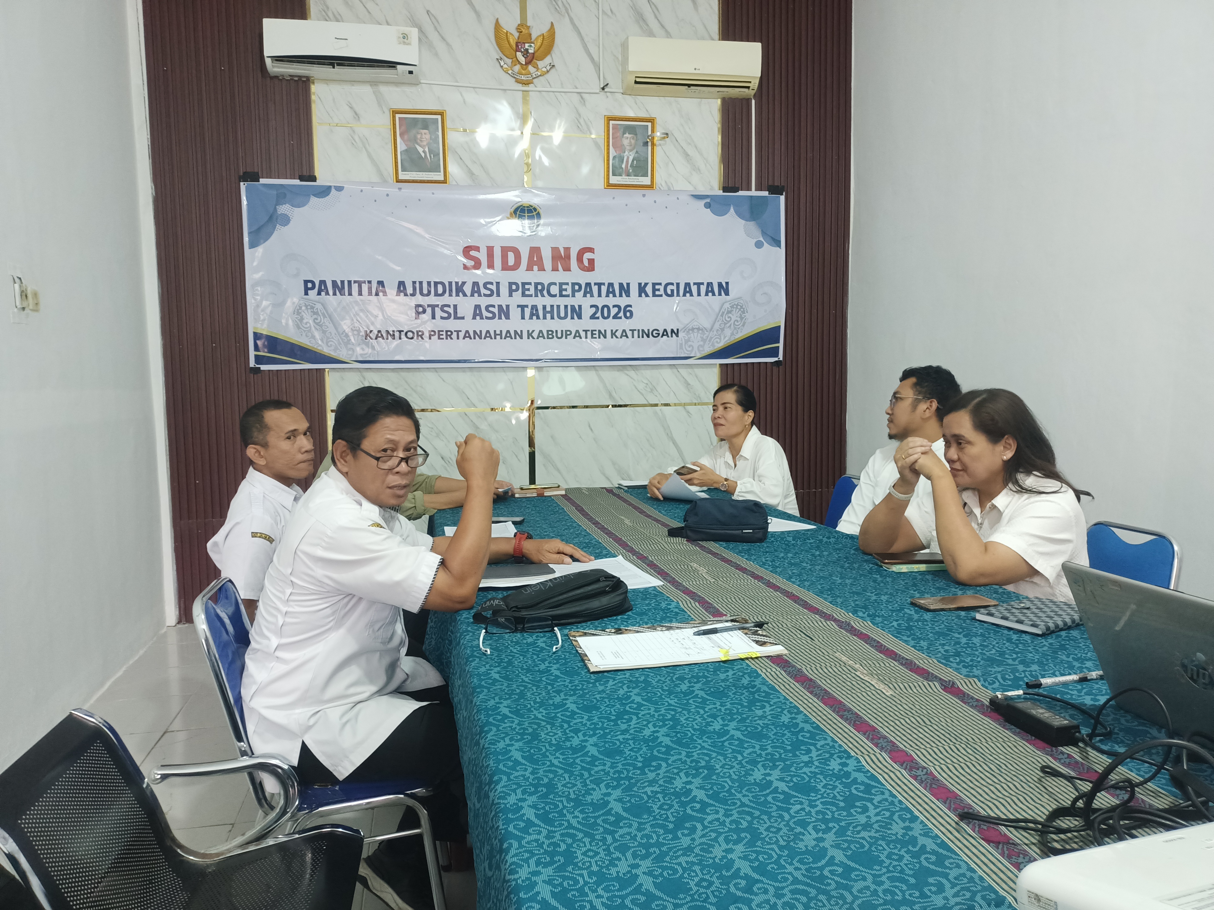 Sekretaris Lurah dan Kasi Trantib Kelurahan Kasongan Lama Ikuti Sidang Panitia Ajudikasi Percepatan Kegiatan PTSL ASN Tahun 2026